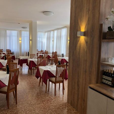 Hotel Karibe Bibione Bagian luar foto