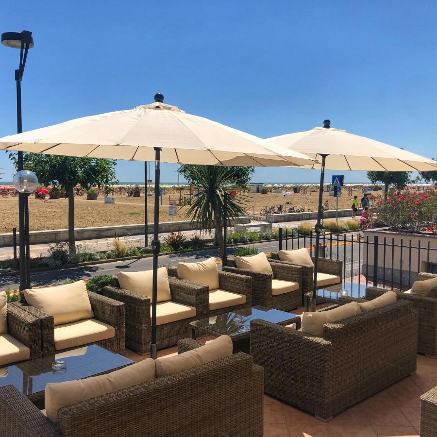 Hotel Karibe Bibione Bagian luar foto