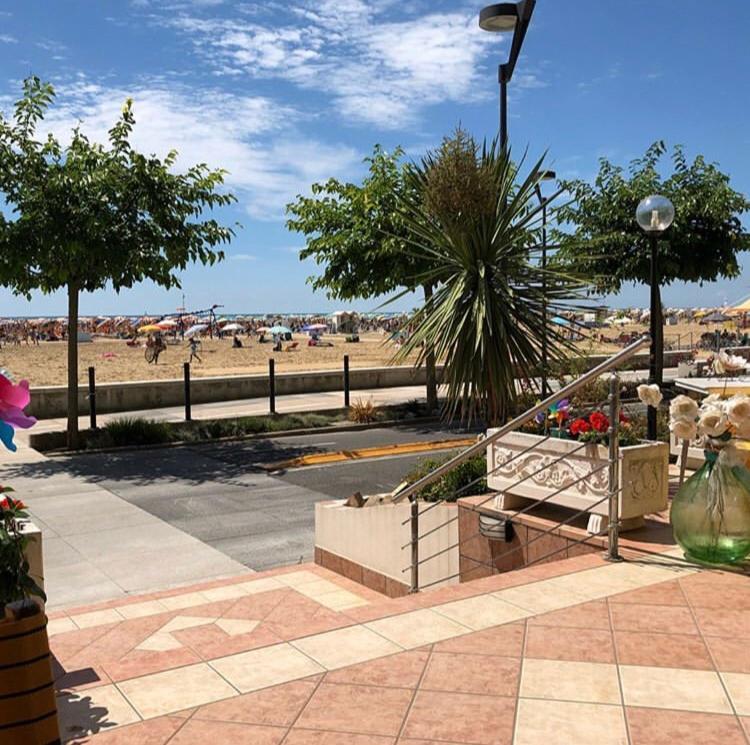 Hotel Karibe Bibione Bagian luar foto