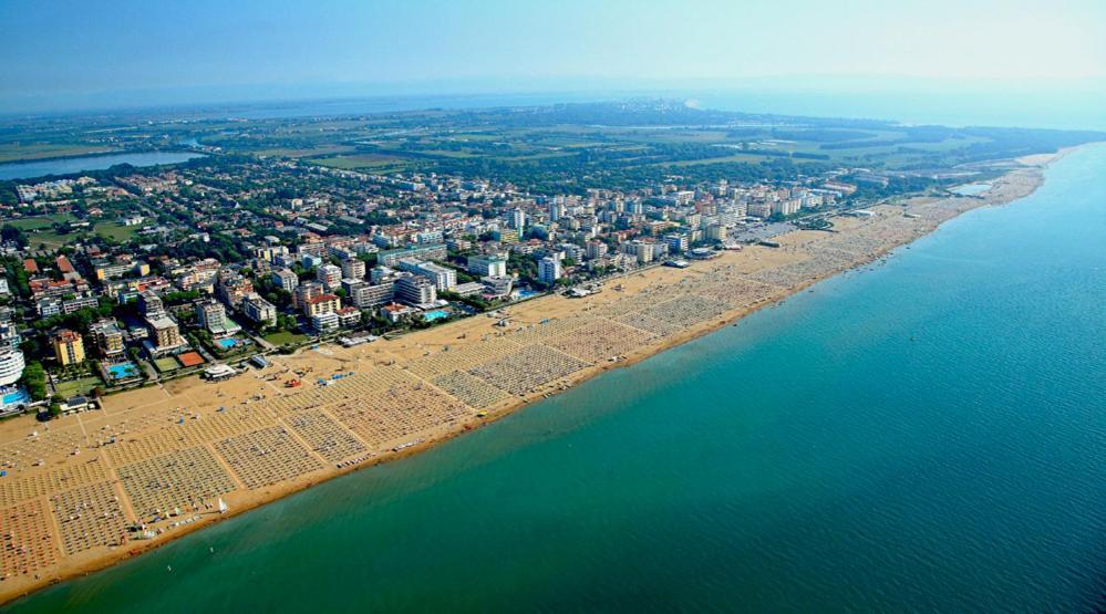 Hotel Karibe Bibione Bagian luar foto