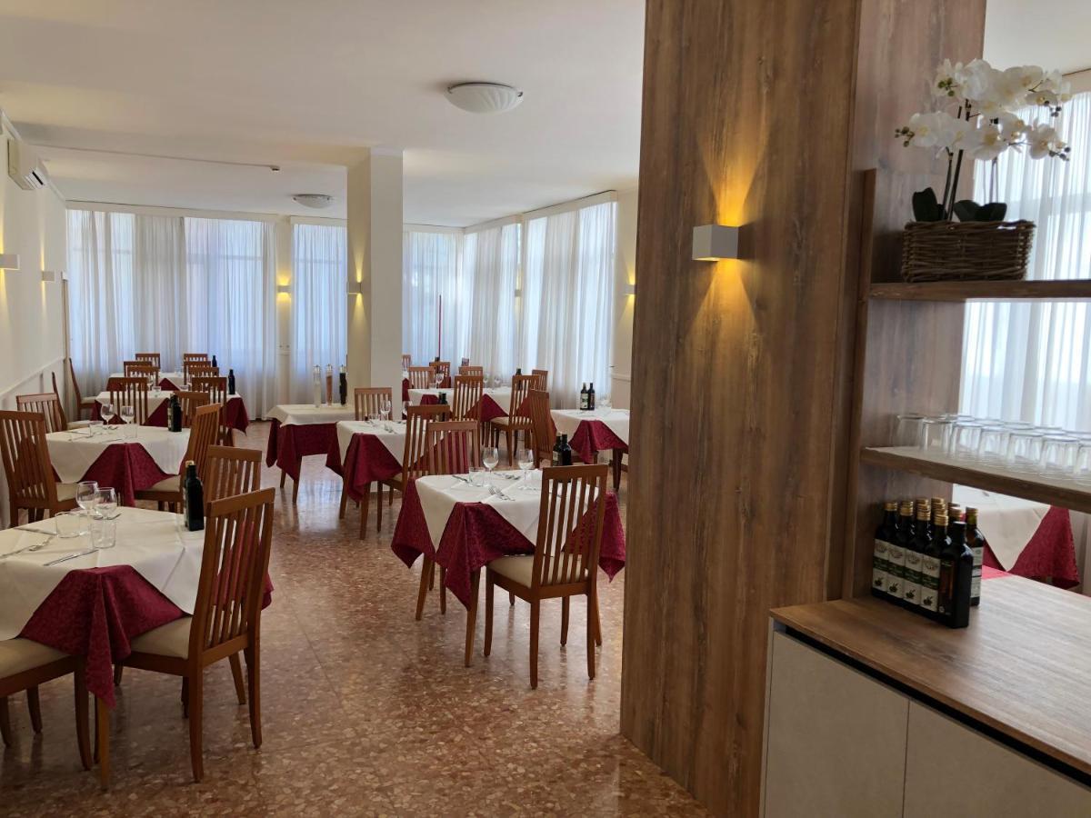 Hotel Karibe Bibione Bagian luar foto