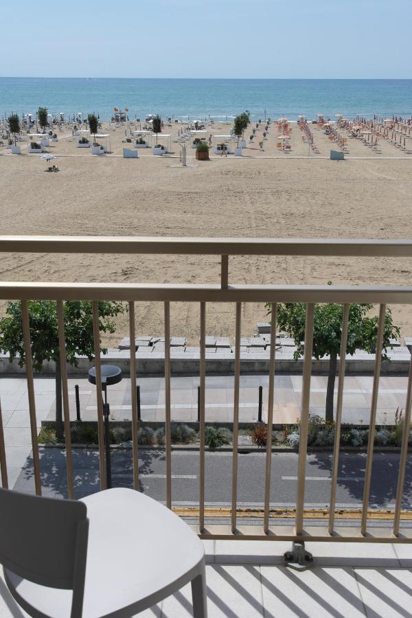 Hotel Karibe Bibione Bagian luar foto