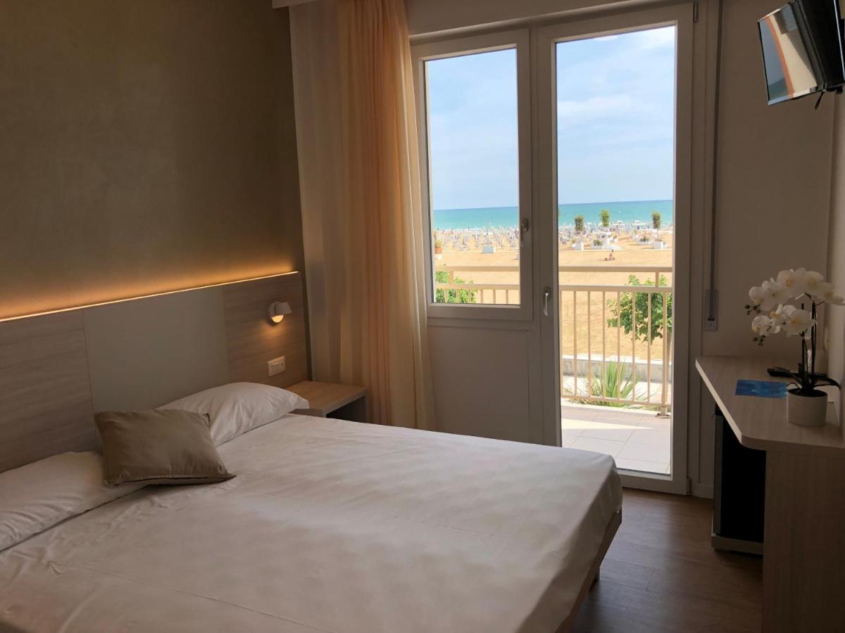 Hotel Karibe Bibione Bagian luar foto